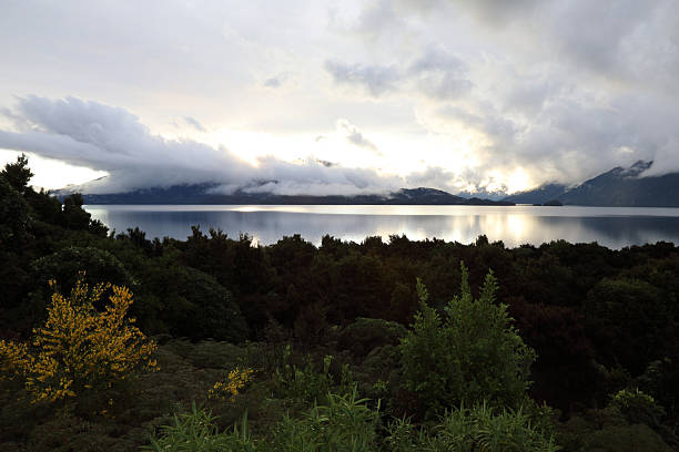 istock Lake Te Anau / Lake Te Anau 2209300592