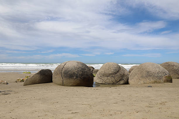 istock Moeraki Boulders / Moeraki Boulders / 2209300627