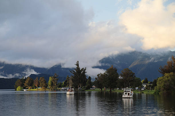 istock Lake Te Anau / Lake Te Anau 2209408845