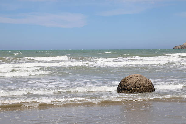 istock Moeraki Boulders / Moeraki Boulders / 2209409718
