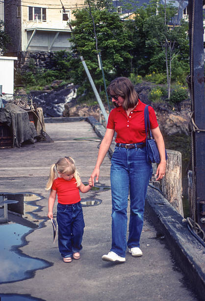 rockport maine - matka & dcera - 1985 - 1985 fotky - stock snímky, obrázky a fotky