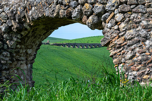 L'Acquedotto settecentesco delle Arcatelle di Tarquinia nel Lazio