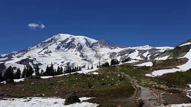istock Mount Rainier in Washington State, United States. 2210052662