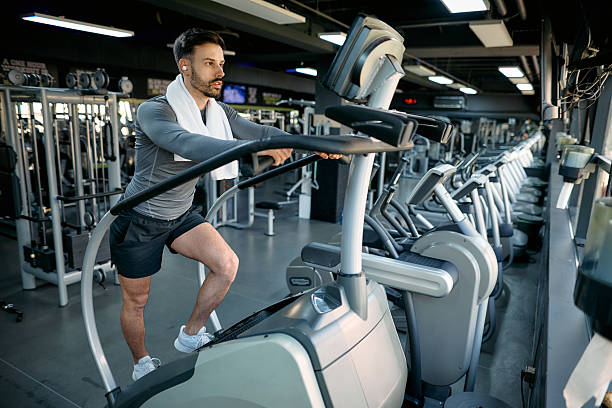 istock Sportsman training on step machine in modern gym 2210084394