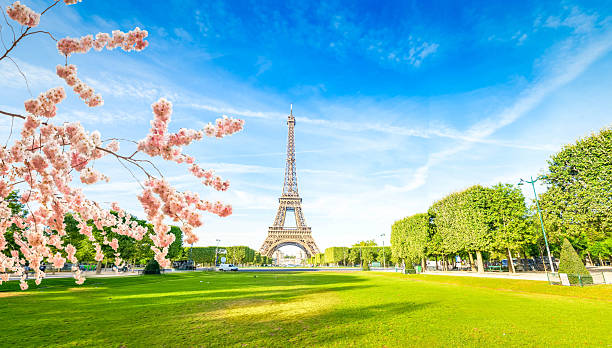 istock eiffel tour and Paris cityscape 2210098938