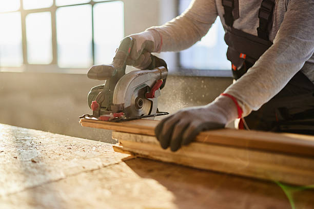 Cutting wood plank with electric saw!