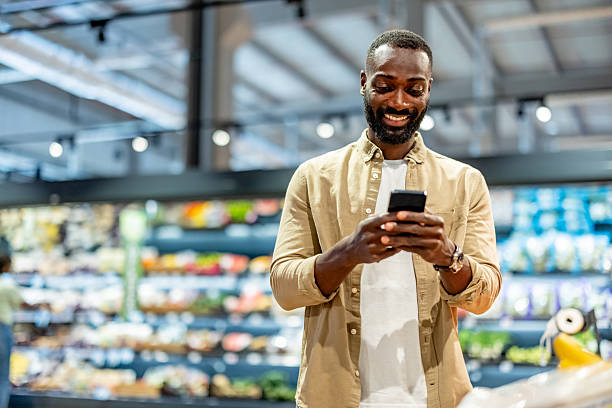 istock Man Shopping in Grocery Store Using Smartphone for Assistance 2210300116