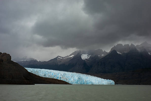 Chilean Patagonia is a magnificent region with peaks over 4,000 meters high, enormous glaciers, and consistently beautiful skies. Nature in its purest form.
