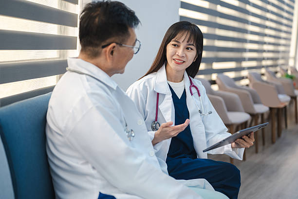 istock Studying Cases Together: A Moment in Modern Medicine 2210585753