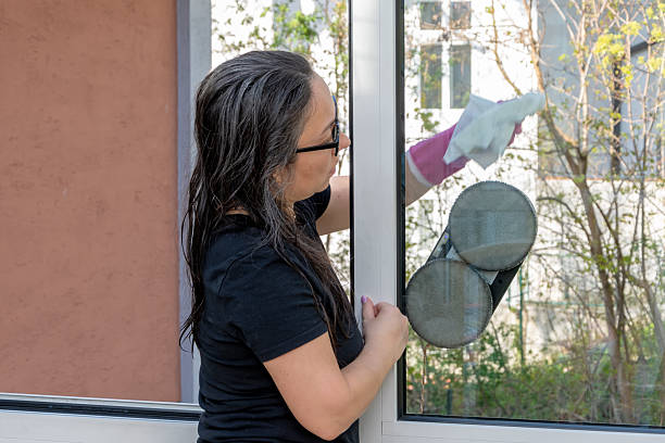 Combined glass cleaning - electric device and manual labour.
