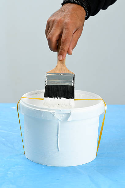 istock Lifehacks; Brush Off Excess Paint with a Rubber Band 2210700668
