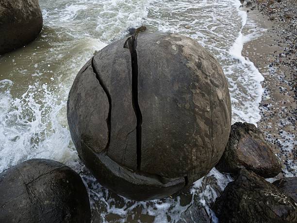 Koutu Boulders spherical round shape stones rock formation cement concretion geological phenomenon at Hokianga Harbour beach coast Opononi Northland North Island New Zealand