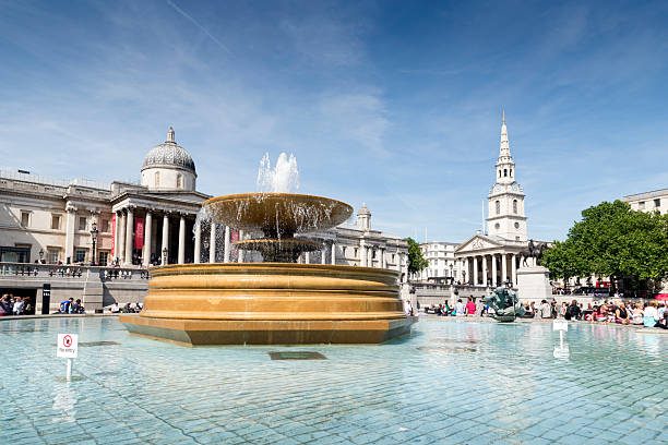 istock Fountain Of The National Gallery 2210998333