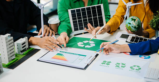 istock Business team working virtual modern smartphone to reduce CO2 emissions carbon footprint climate change to limit global warming 2211116412