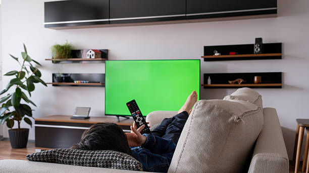 istock Television Set, Green Screen, Old-fashioned, Retro Style, Old, Picture Frame, Illuminated, Front View, Photographic Print, 1980-1989, Green Color, Technology, 3D Animation, Cozy, Furniture, Mockup, Videocassette, 4K Resolution, Animated Video, Blank, Cath 2211269477