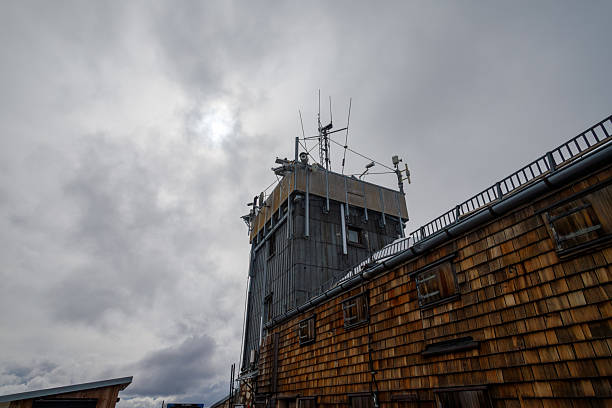 La Dôle est un sommet situé dans le sud-ouest du Jura vaudois en Suisse, culminant à 1 677 mètres, c'est un centre de télécommunications important et stratégique avec un radar de contrôle du trafic aérien.