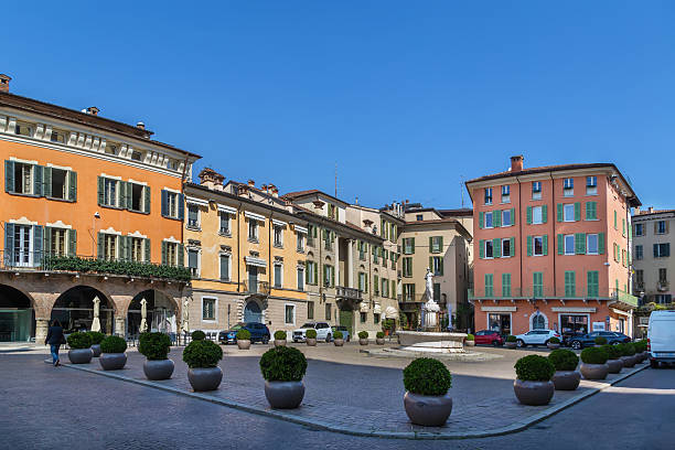 istock Piazza del Duomo, Brescia, Italy 2211461054