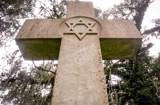 istock Star of David Monument at the Cedar Grove Cemetery 2211545629