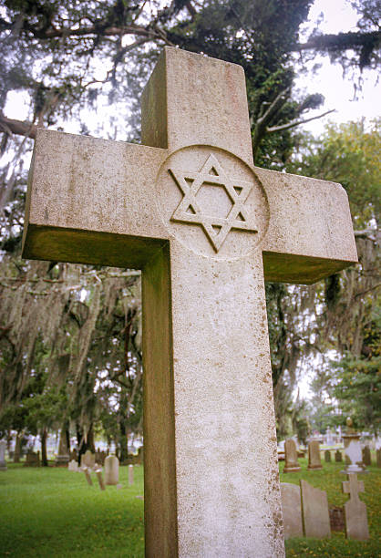 istock Star of David Monument at the Cedar Grove Cemetery 2211545721