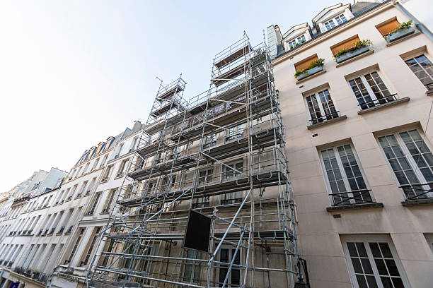 istock Scaffolding on a residential building in Paris 2211620511