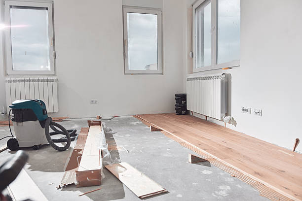 istock Assembling new laminate hardwood floor. 2211895485