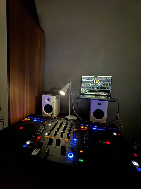istock Luxury-Inspired White PC Build in Low Light 2212137579
