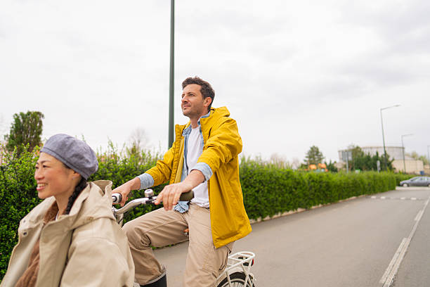 istock Cargo bike ride 2212144240