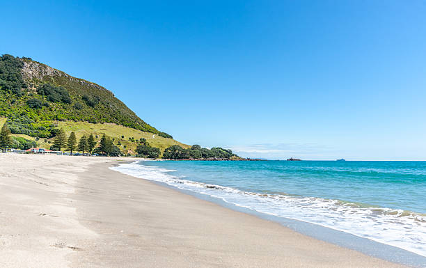 istock Long sandy Main Beach leading to Mount Maunganui 2212616404