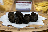black-truffles.jpg?b=1&s=170x170&k=20&c=