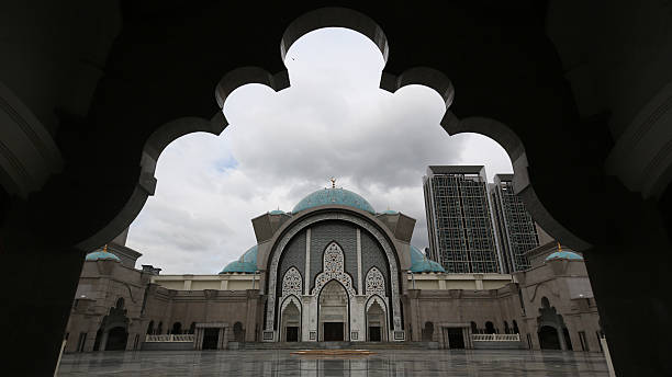 istock Masjid Wilayah Persekutuan 2212947973