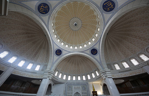 istock Masjid Wilayah Persekutuan 2212948783