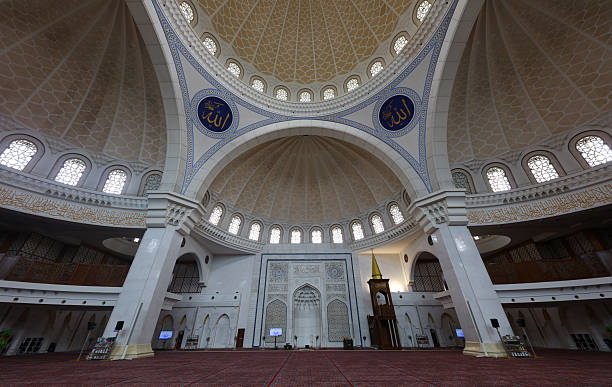 istock Masjid Wilayah Persekutuan 2212948912