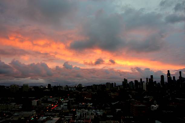 istock Pink cloud sliver towards the Melbourne skyline 2212968518