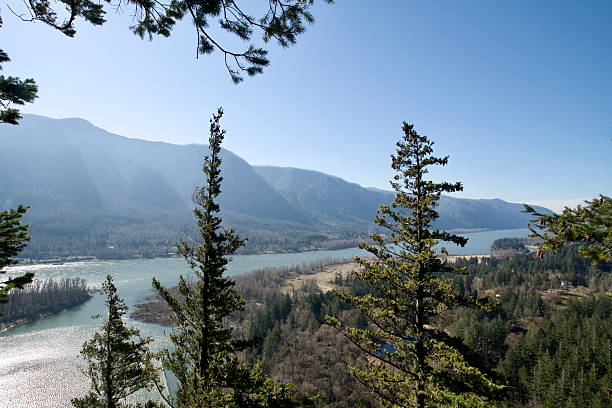 istock View of the Columbia River Valley from high up 2212973441