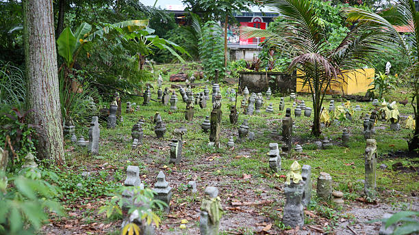 istock Jalan Kubor Muslim cemetery 2213409155
