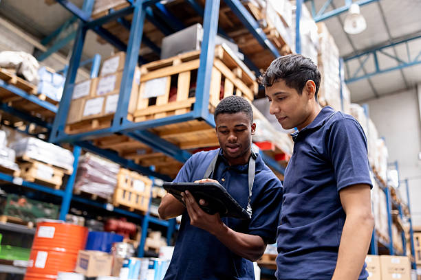 warehouse-employees-using-a-digital-tablet-while-taking-inventory.jpg?s=612x612&w=0&k=20&c=p0MbJVbWUU6K8_bFcxfTBjpLkOJmakF-RMUnExponB4=