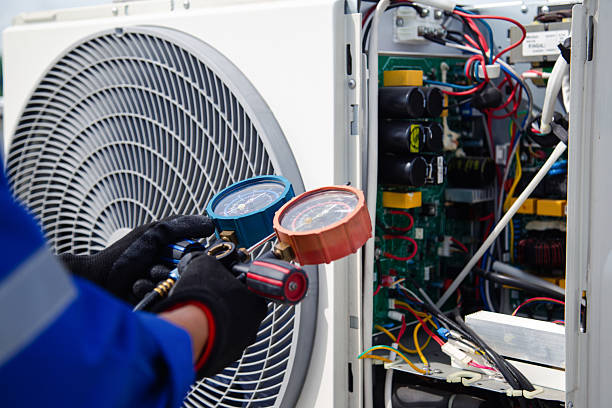 istock Technician is using a gauge to measure the refrigerant pressure. air compressor , Air conditioner service 2213730730