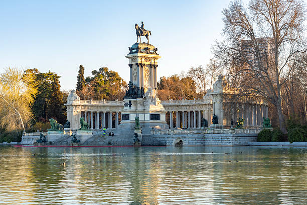 istock Pond in Buen Retiro Park, Madrid, Spain 2213939409