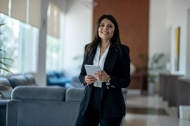 istock Senior Investors in Executive Environments 2213992499