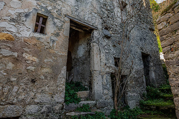 istock Pesche, Molise. The Ancient Village 2214085171