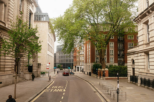 istock Street in London 2214187511