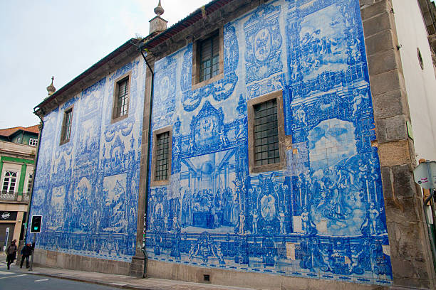 istock Brief: Trending Travel Destinations:Porto 2214473436
