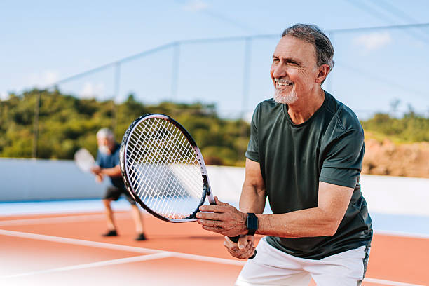 Ratrato senior men playing tennis