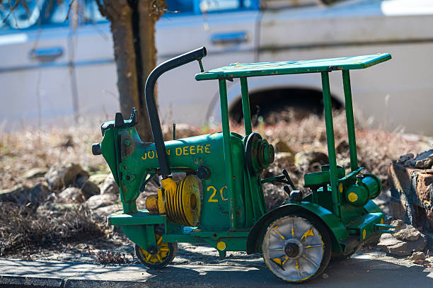 toy nostalgic tin green tractor