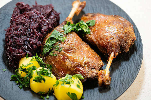 Gerösteter Entenbraten mit leckeren Beilagen