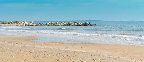 istock Horizon over the sea 2215225126