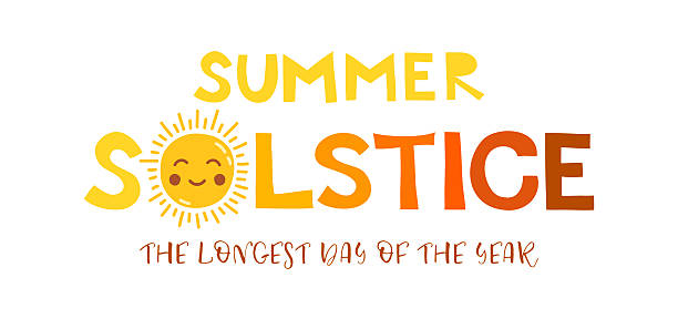 illustrazioni stock, clip art, cartoni animati e icone di tendenza di testo scritto a mano del solstizio d'estate con la faccia del sole su sfondo bianco. il giorno più lungo dell'anno. - solstizio-destate