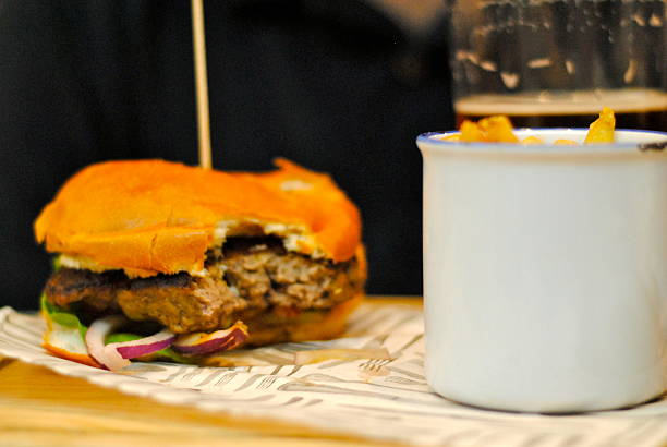 hamburguer and fries