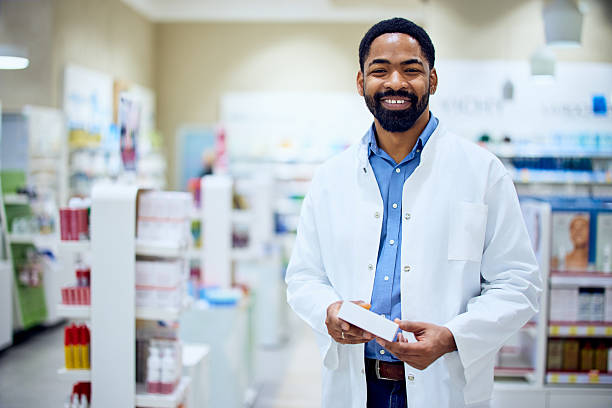 istock Male Pharmacist Holding Medicine Box in Modern Pharmacy Environment 2215299432