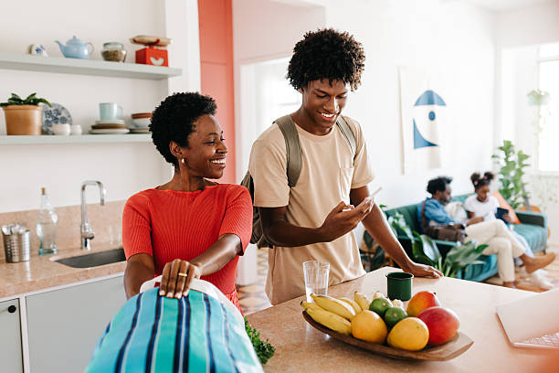 istock A mother and son's morning routine in the kitchen 2215402381
